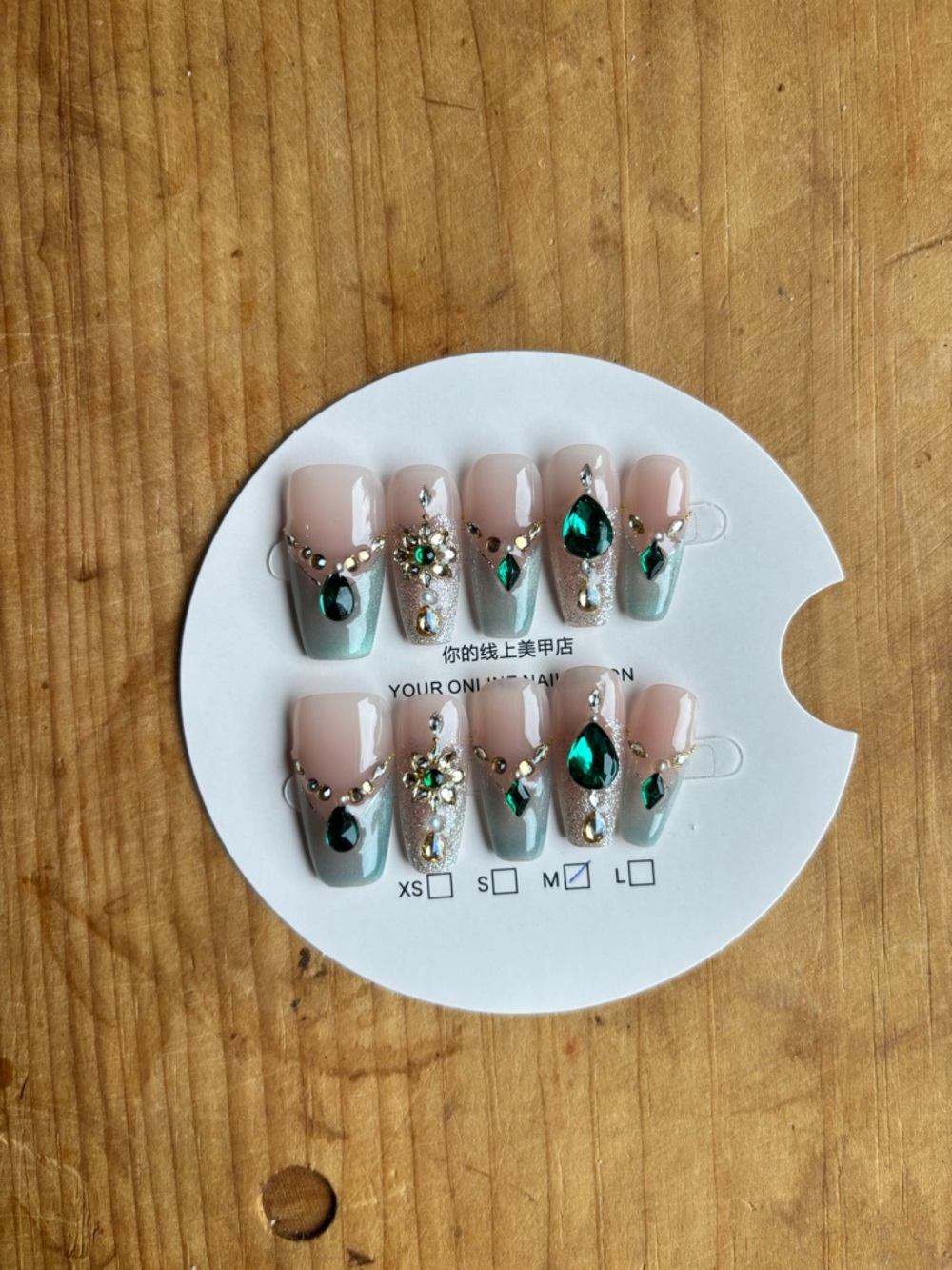Press-on Nail Set 💚✨